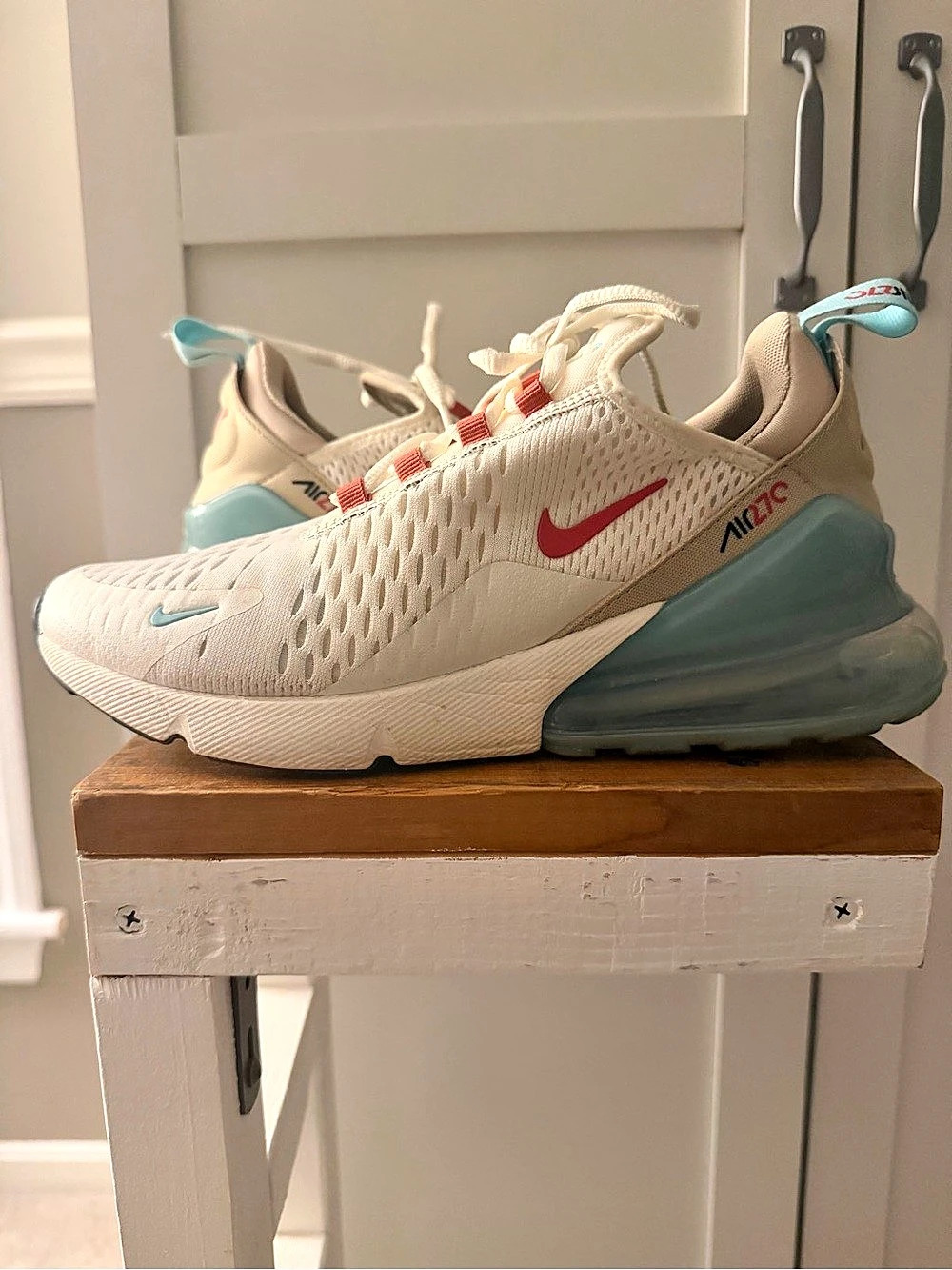 Nike Air Max 270 White & Blue Sneakers Like New